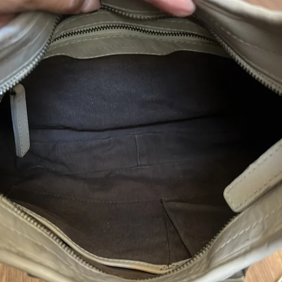 A40- 💯 % authentic Burberry shoulder bag - Picture 10 of 16